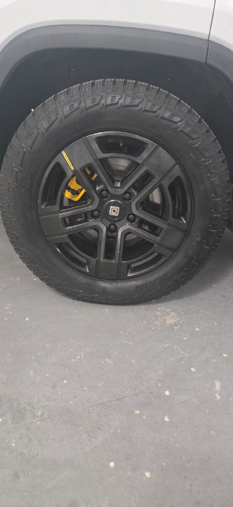 Photo 10 of this RIVIAN R1S