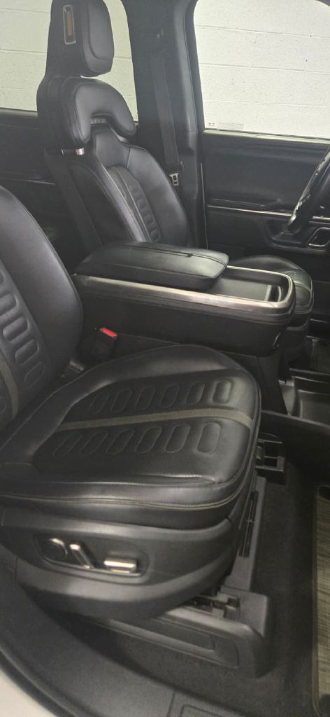 Photo 14 of this RIVIAN R1S