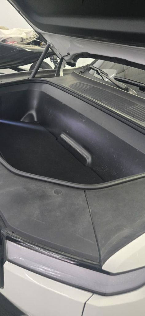 Photo 17 of this RIVIAN R1S