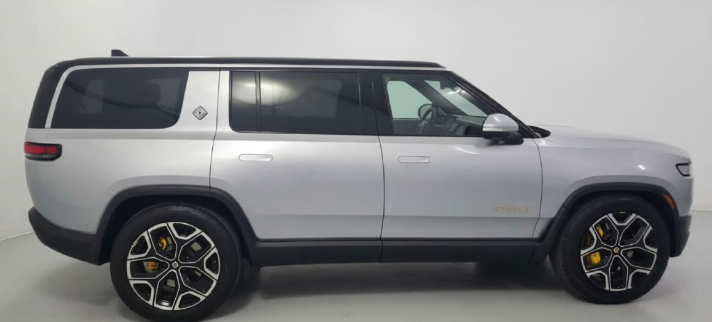 Photo 6 of this RIVIAN R1S
