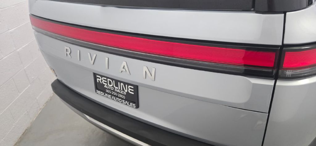 Photo 7 of this RIVIAN R1S
