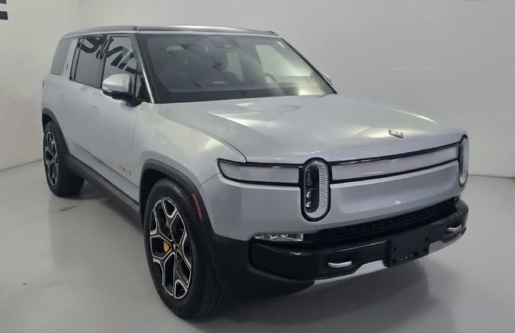 Photo 5 of this RIVIAN R1S