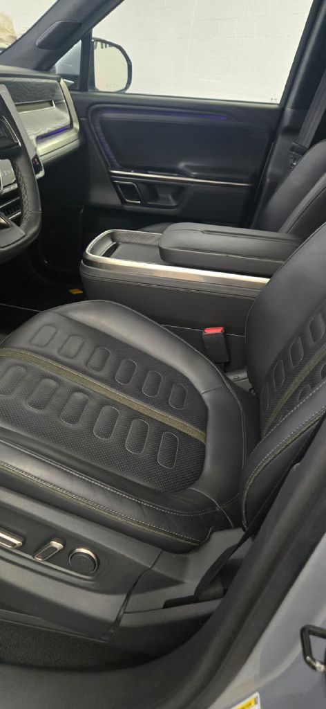Photo 10 of this RIVIAN R1S
