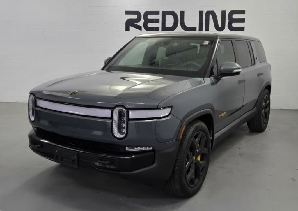 Photo 3 of this RIVIAN R1S