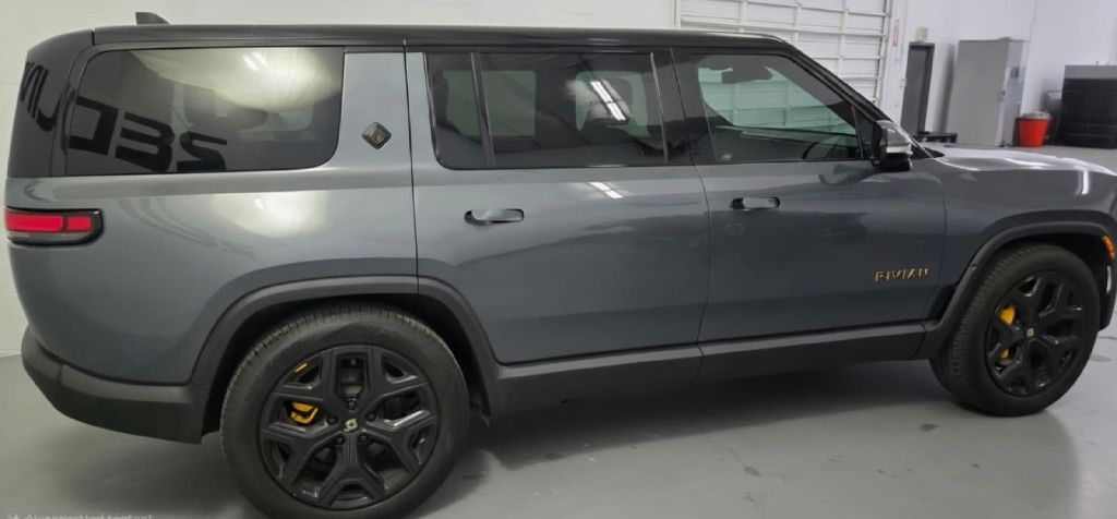 Photo 6 of this RIVIAN R1S