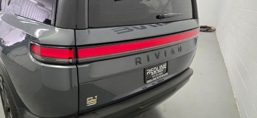 Photo 7 of this RIVIAN R1S