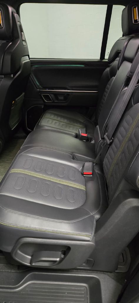 Photo 13 of this RIVIAN R1S