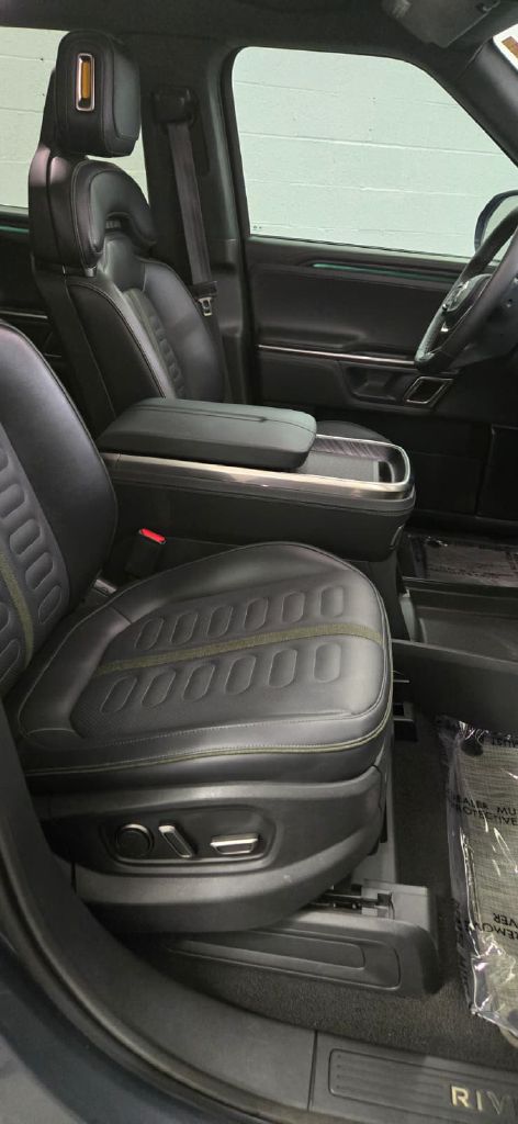 Photo 15 of this RIVIAN R1S