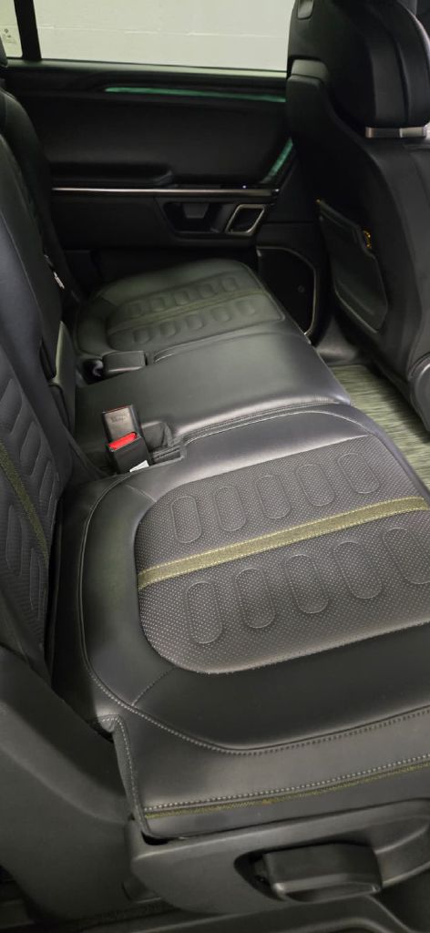 Photo 18 of this RIVIAN R1S