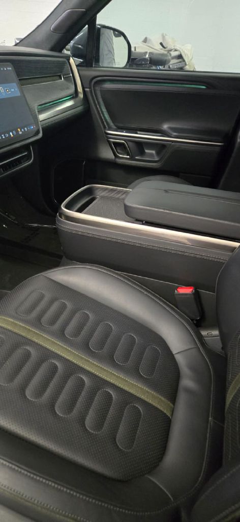 Photo 10 of this RIVIAN R1S