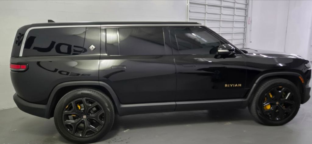 Photo 5 of this RIVIAN R1S