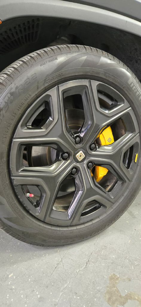Photo 9 of this RIVIAN R1S