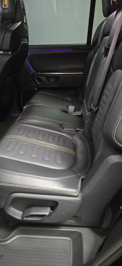 Photo 13 of this RIVIAN R1S