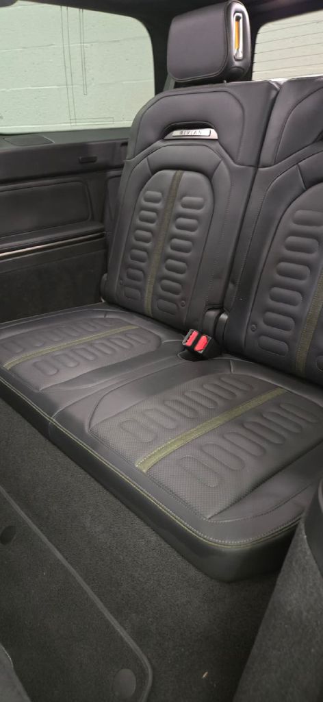 Photo 14 of this RIVIAN R1S
