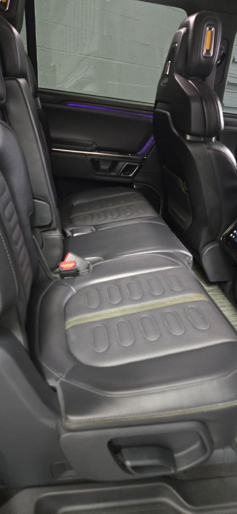 Photo 12 of this RIVIAN R1S