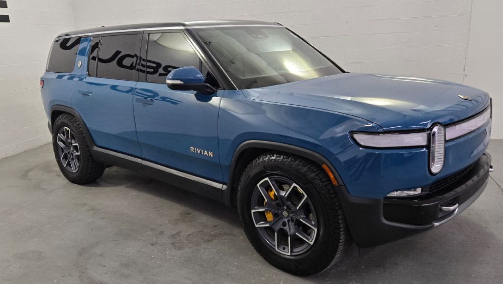 Photo 3 of this RIVIAN R1S