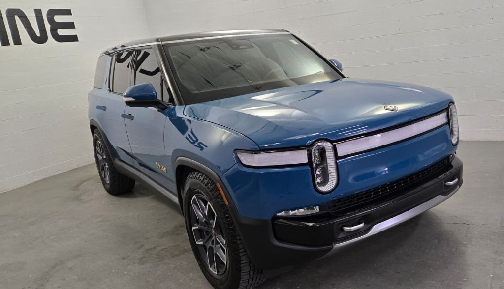 Photo 4 of this RIVIAN R1S