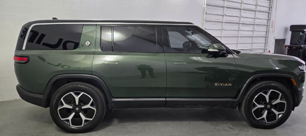 Photo 7 of this RIVIAN R1S