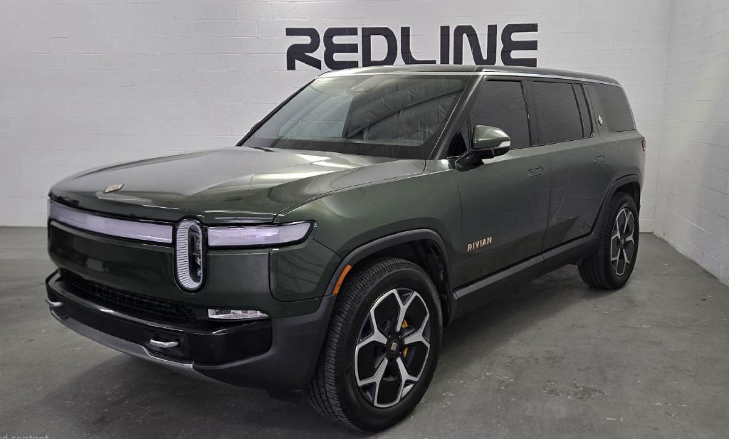 Photo 2 of this RIVIAN R1S