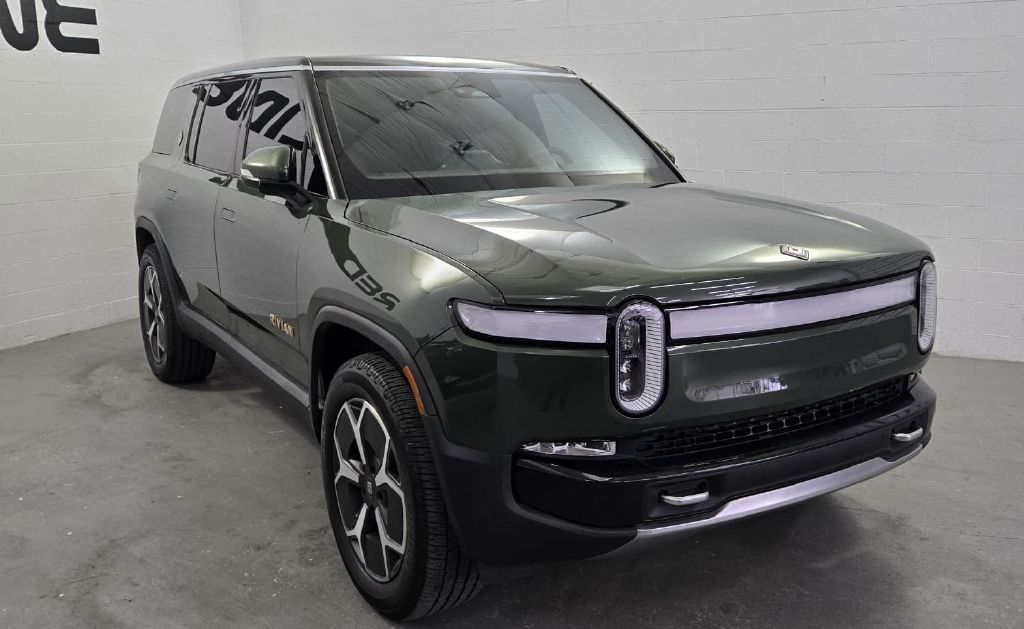 Photo 5 of this RIVIAN R1S