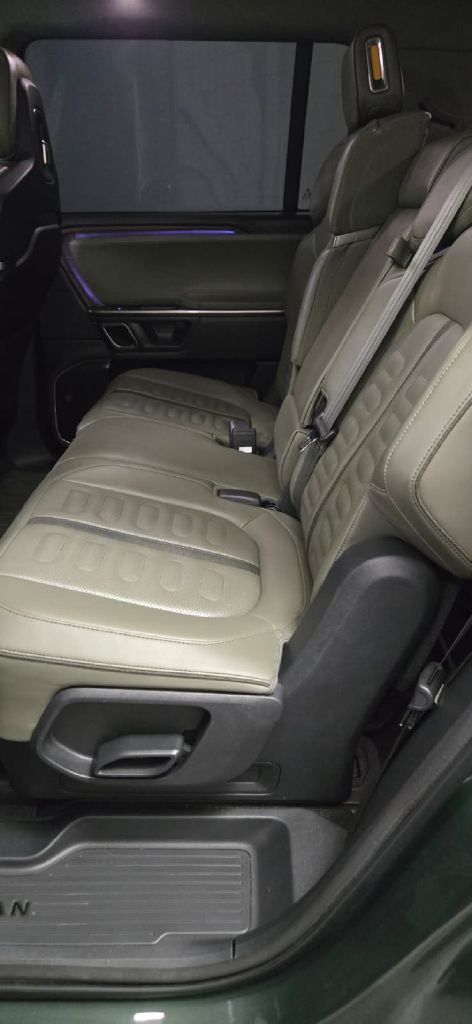 Photo 11 of this RIVIAN R1S