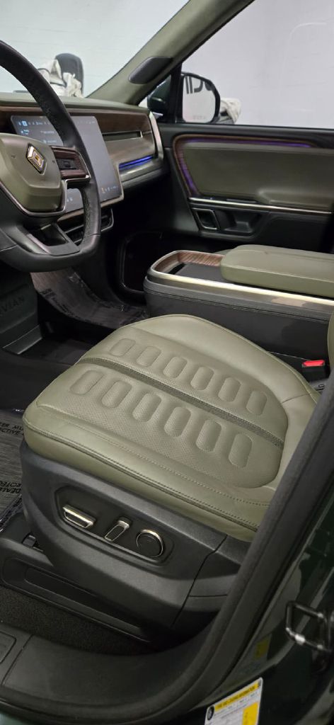 Photo 10 of this RIVIAN R1S