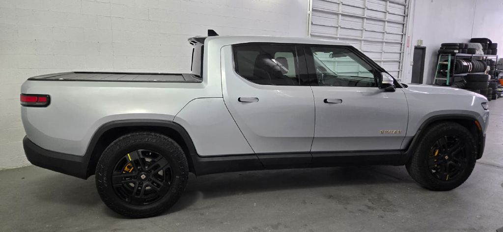 Photo 5 of this RIVIAN R1T
