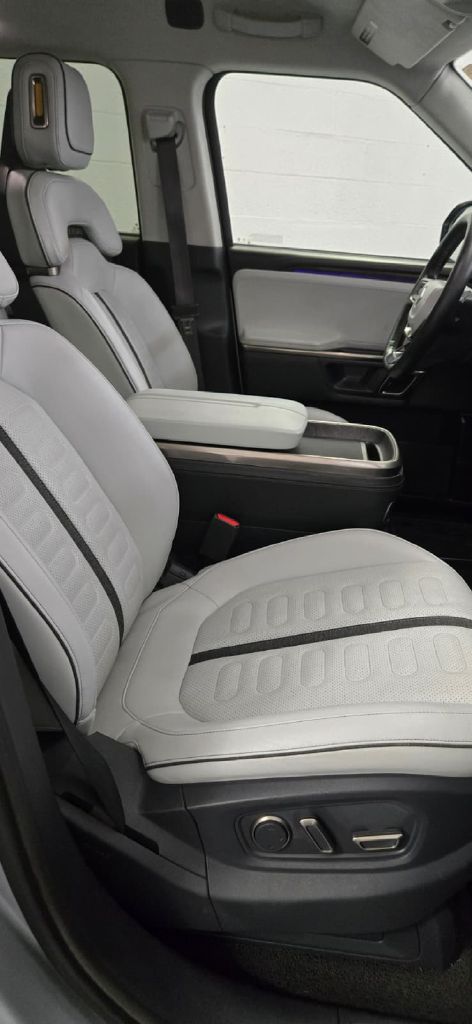 Photo 10 of this RIVIAN R1T