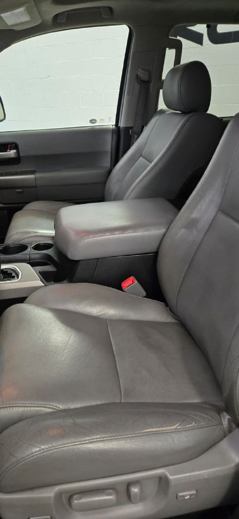 Photo 9 of this TOYOTA SEQUOIA