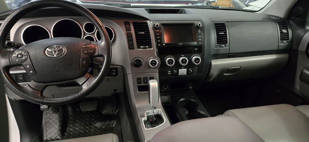 Photo 8 of this TOYOTA SEQUOIA