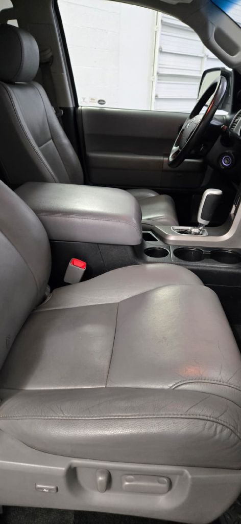 Photo 10 of this TOYOTA SEQUOIA