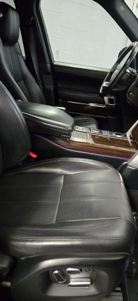 Photo 9 of this LAND ROVER RANGE ROVER