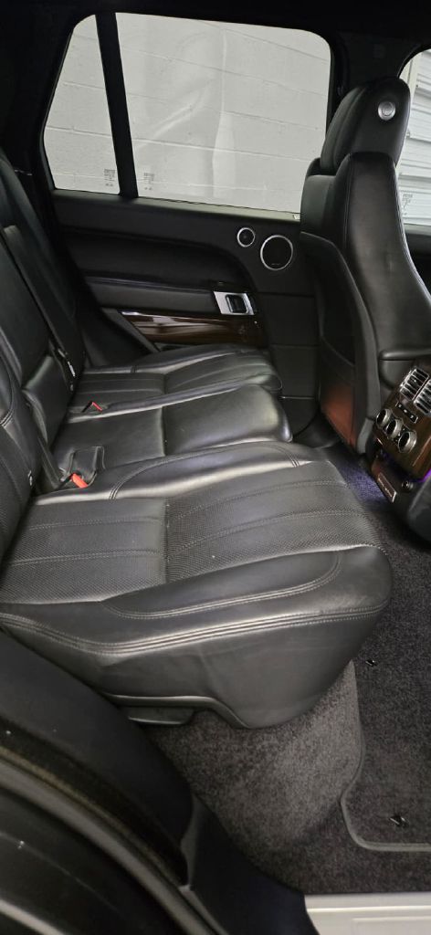 Photo 10 of this LAND ROVER RANGE ROVER