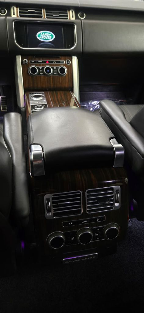 Photo 12 of this LAND ROVER RANGE ROVER
