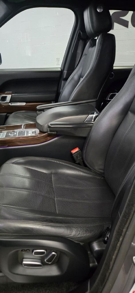 Photo 8 of this LAND ROVER RANGE ROVER