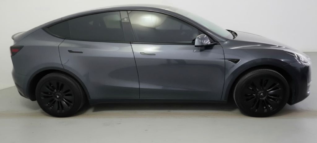 Photo 5 of this TESLA MODEL Y
