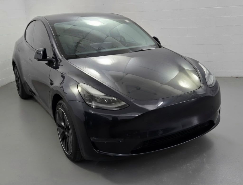 Photo 4 of this TESLA MODEL Y