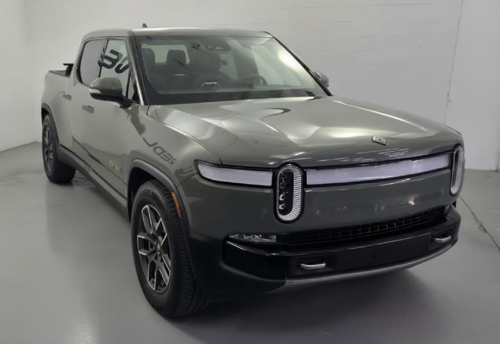 Photo 2 of this RIVIAN R1T