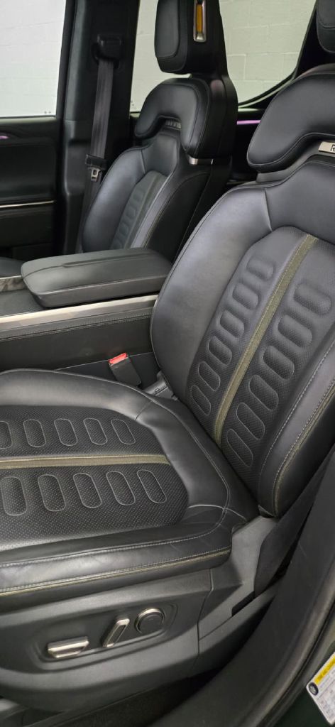 Photo 8 of this RIVIAN R1T