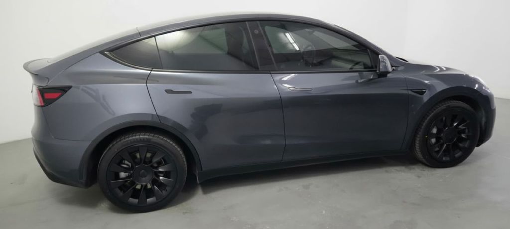 Photo 5 of this TESLA MODEL Y