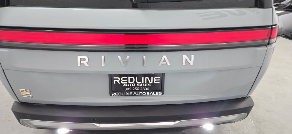 Photo 7 of this RIVIAN R1S