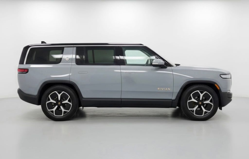 Photo 6 of this RIVIAN R1S