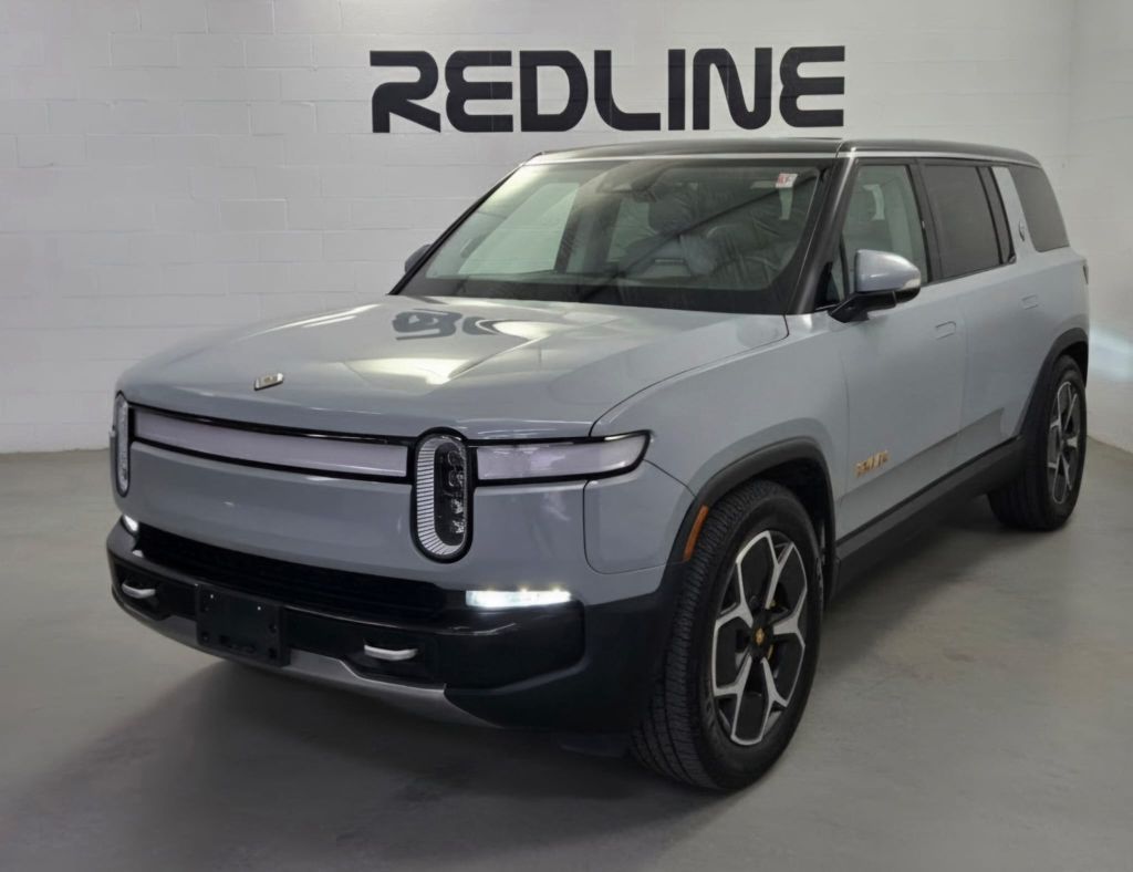 Photo 5 of this RIVIAN R1S