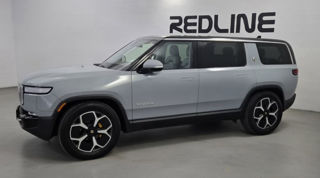 Photo 2 of this RIVIAN R1S