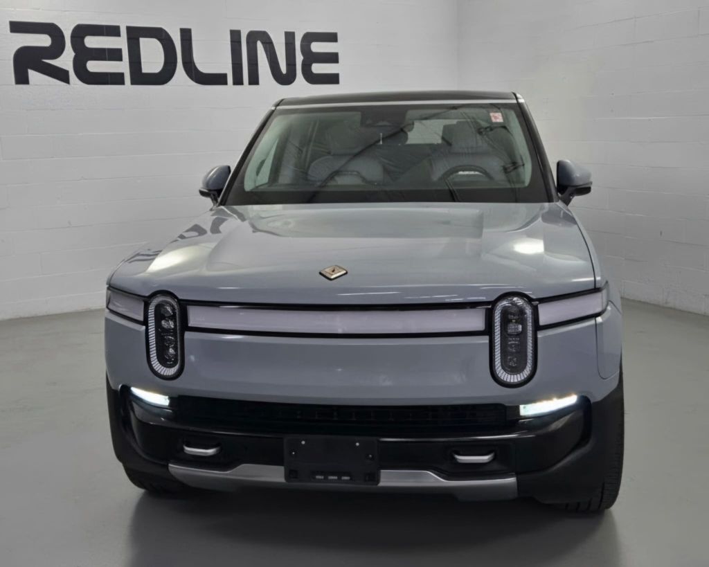 Photo 4 of this RIVIAN R1S