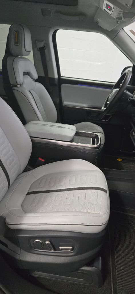 Photo 9 of this RIVIAN R1S