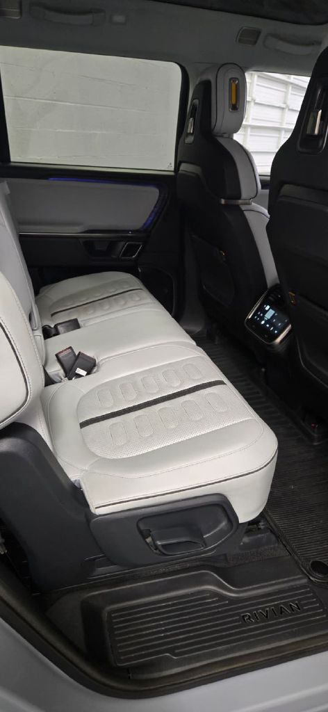 Photo 11 of this RIVIAN R1S