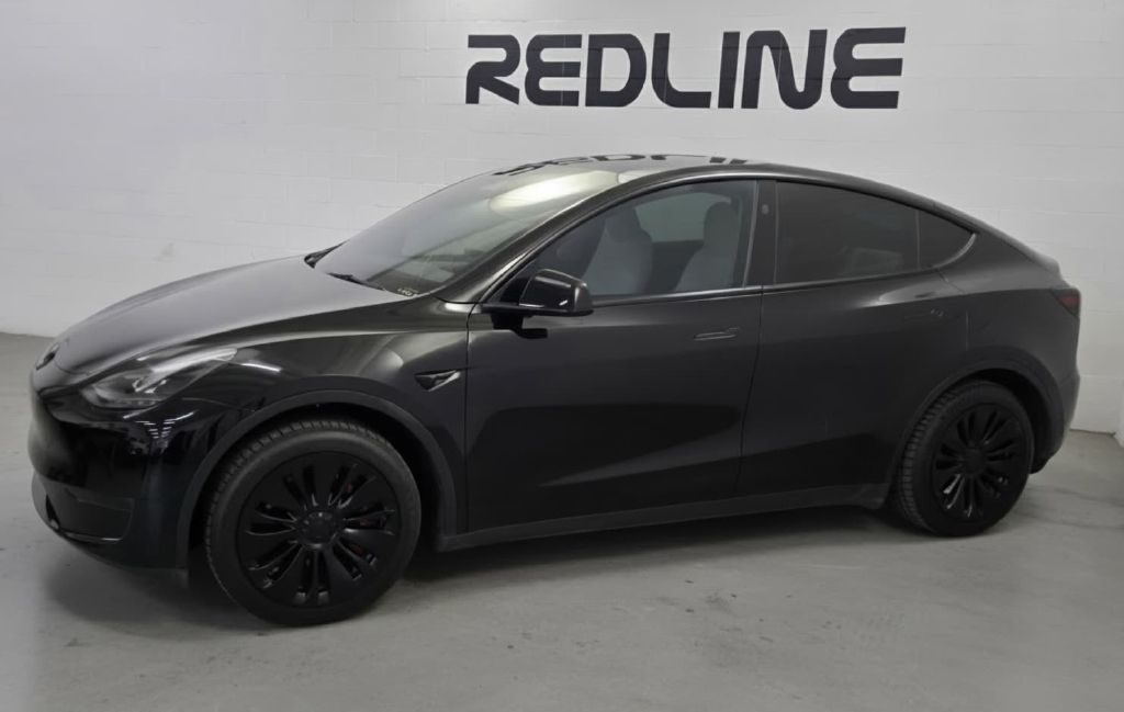 Photo 2 of this TESLA MODEL Y