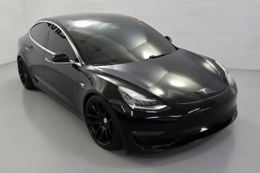 Photo 4 of this TESLA MODEL 3