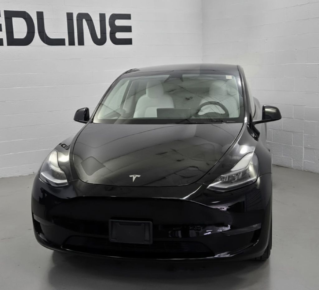 Photo 3 of this TESLA MODEL Y